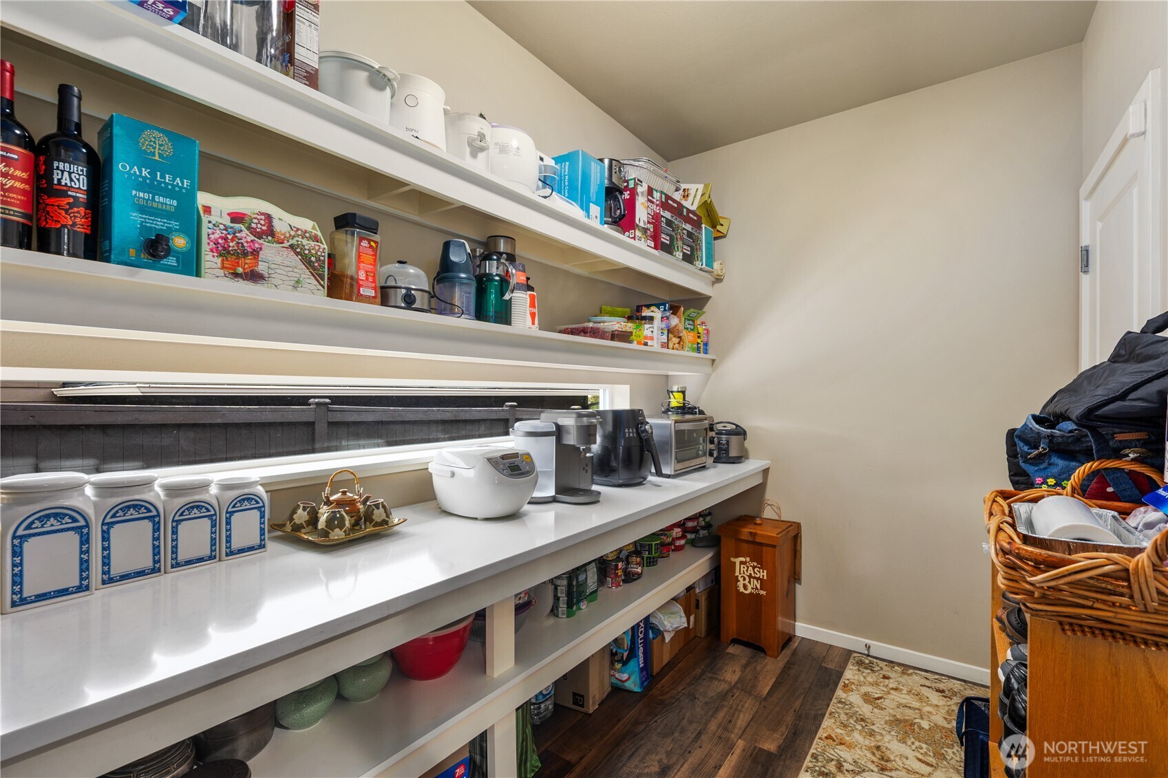 5627 South 336th Place Auburn, WA 98001 - Photo 9 of 40 a utility room with stainless steel appliances and breakfast area