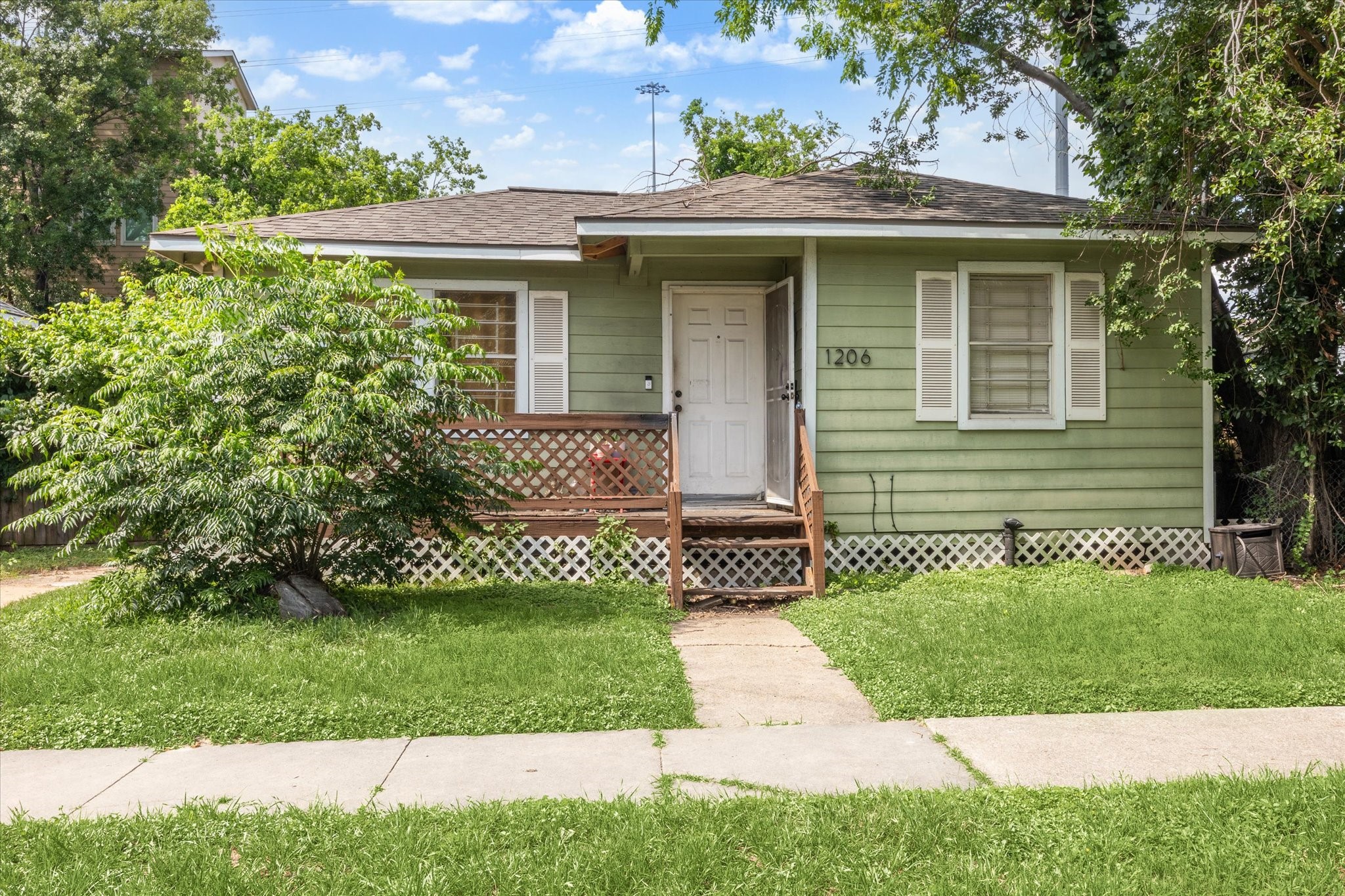 1206 Shearn Street Houston, TX 77007 - Photo 1 of 11 Welcome to 1206 Shearn St!