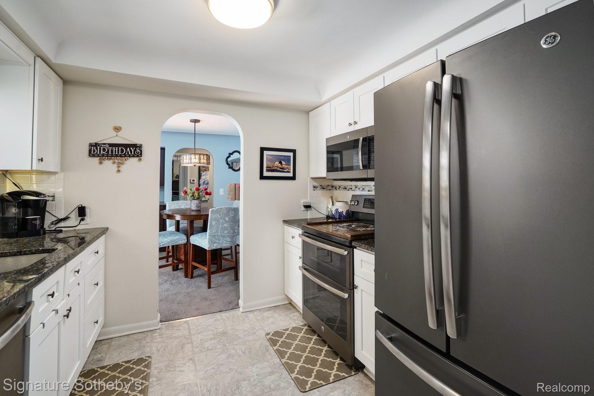 21127 Inkster Road Farmington, MI 48336 - Photo 14 of 24 15-web-or-mls-21127 Inkster Road Farmington Hills - 14.jpg