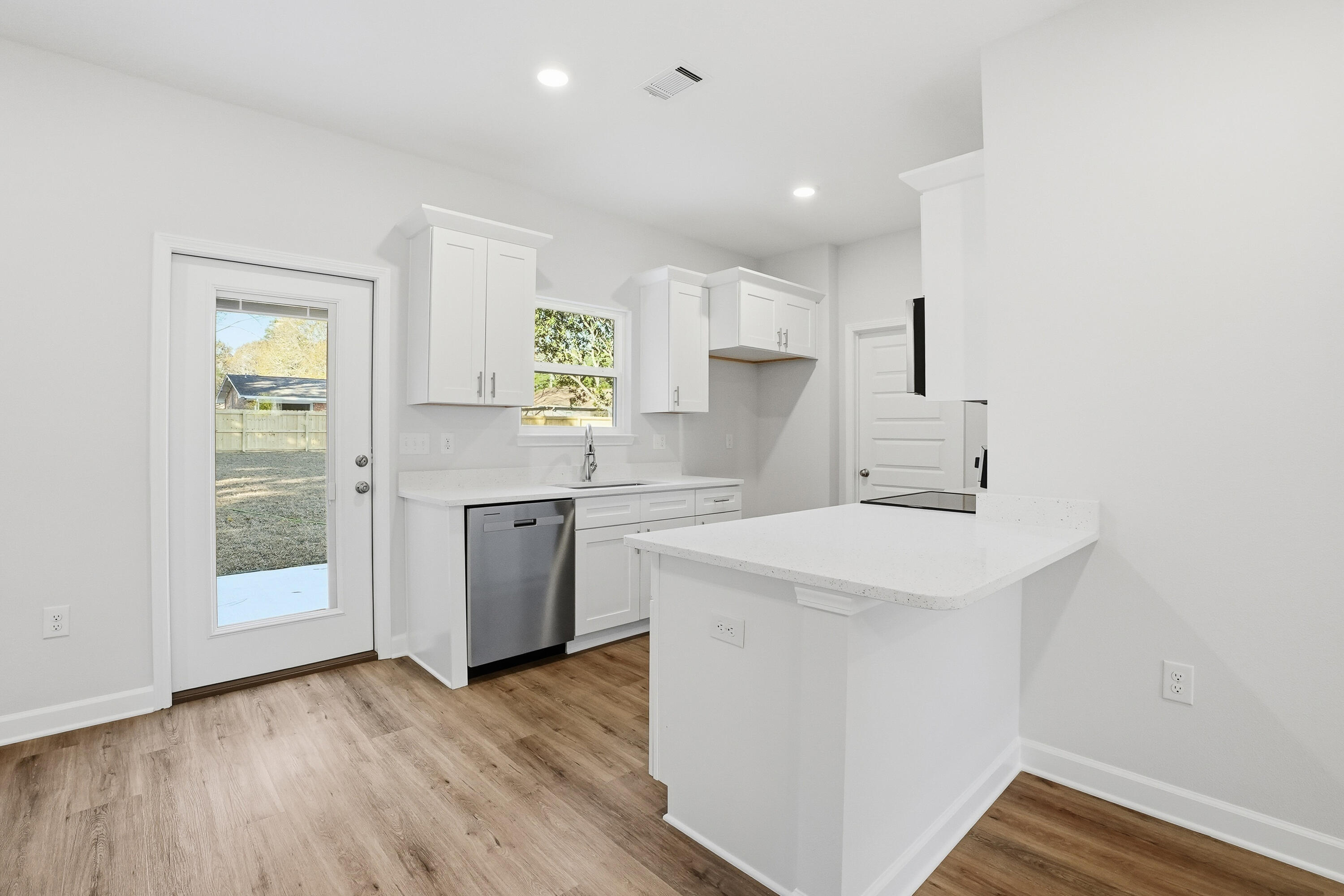 2588 Kingston Road Crestview, FL 32536 - Photo 6 of 17 6