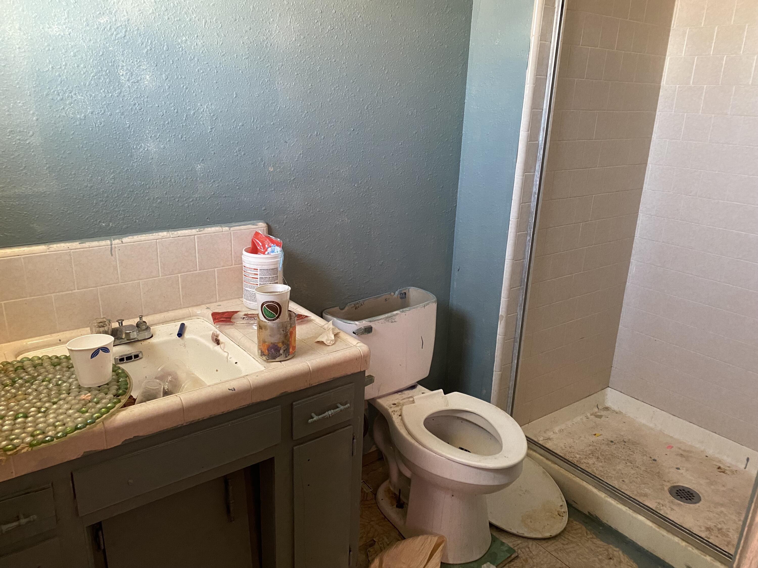 30827 Dollarhide Road Visalia, CA 93291 - Photo 11 of 15 Main Bath