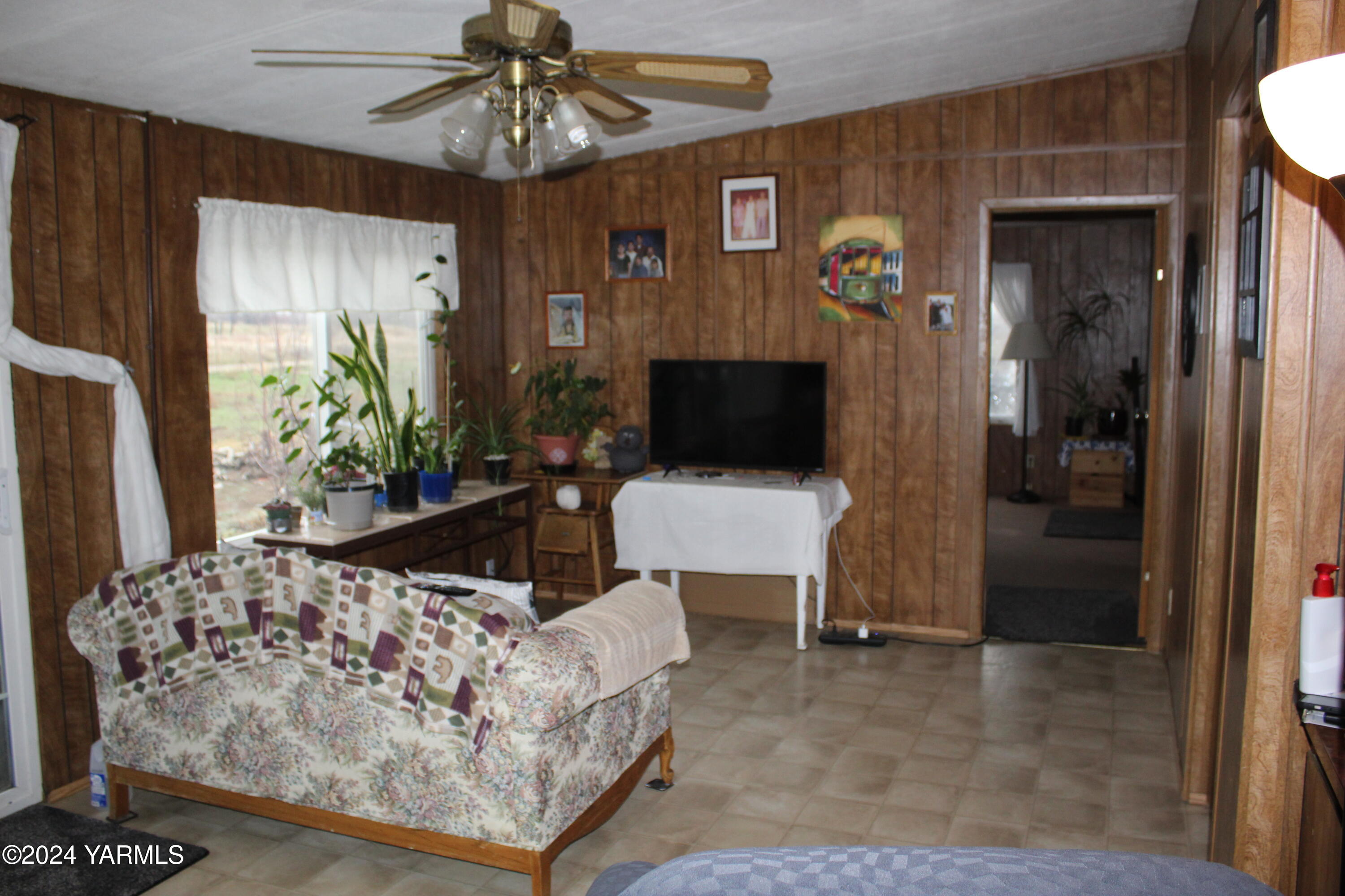 127901 Heck Road Prosser, WA 99350 - Photo 4 of 16 IMG_3442