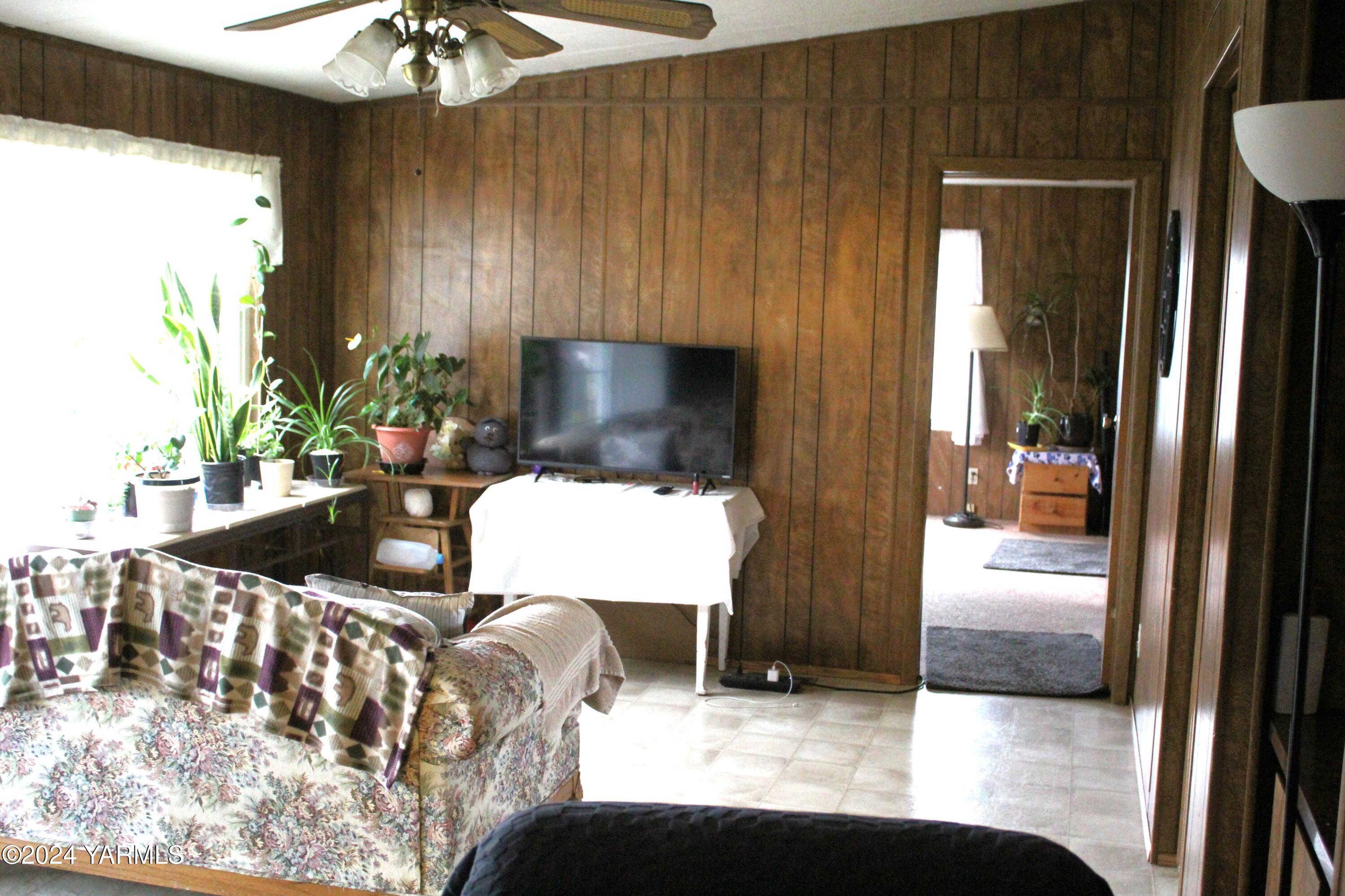 127901 Heck Road Prosser, WA 99350 - Photo 5 of 16 IMG_3481