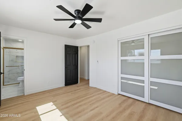 a view of a livingroom with a ceiling fan