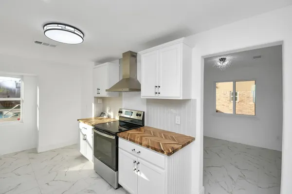 $4,000 | 6035 Cartagena Street, Houston, TX 77035