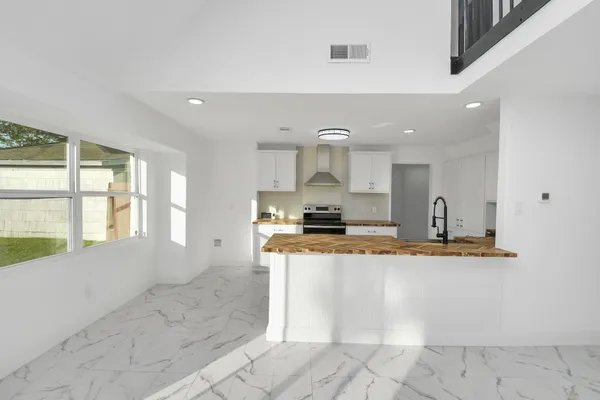 $4,000 | 6035 Cartagena Street, Houston, TX 77035