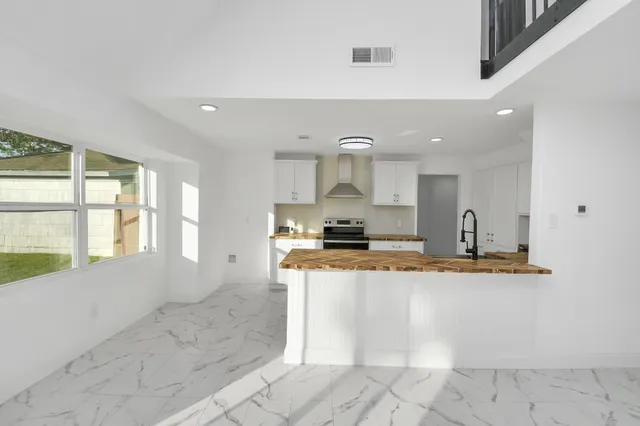 $5,000 | 6035 Cartagena Street, Houston, TX 77035