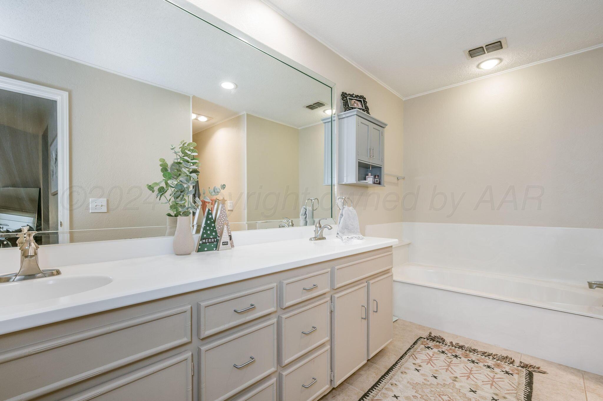 3441 Gladstone Lane Amarillo, TX 79121 - Photo 20 of 28 Master Bathroom