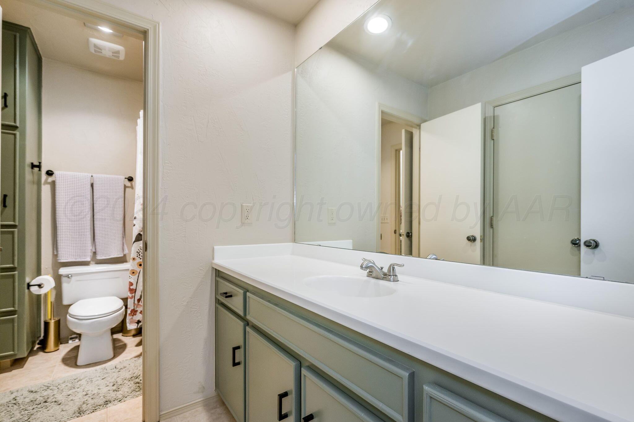 3441 Gladstone Lane Amarillo, TX 79121 - Photo 25 of 28 Jack and Jill Bathroom-3