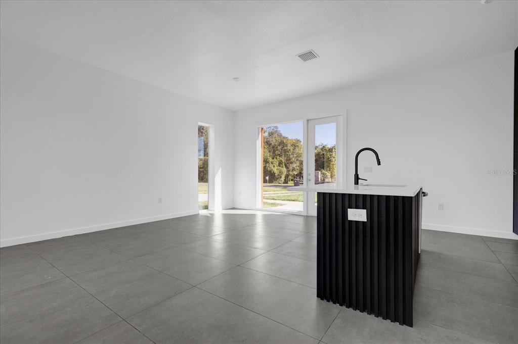 501 Chastain Road Seffner, FL 33584 - Photo 3 of 34