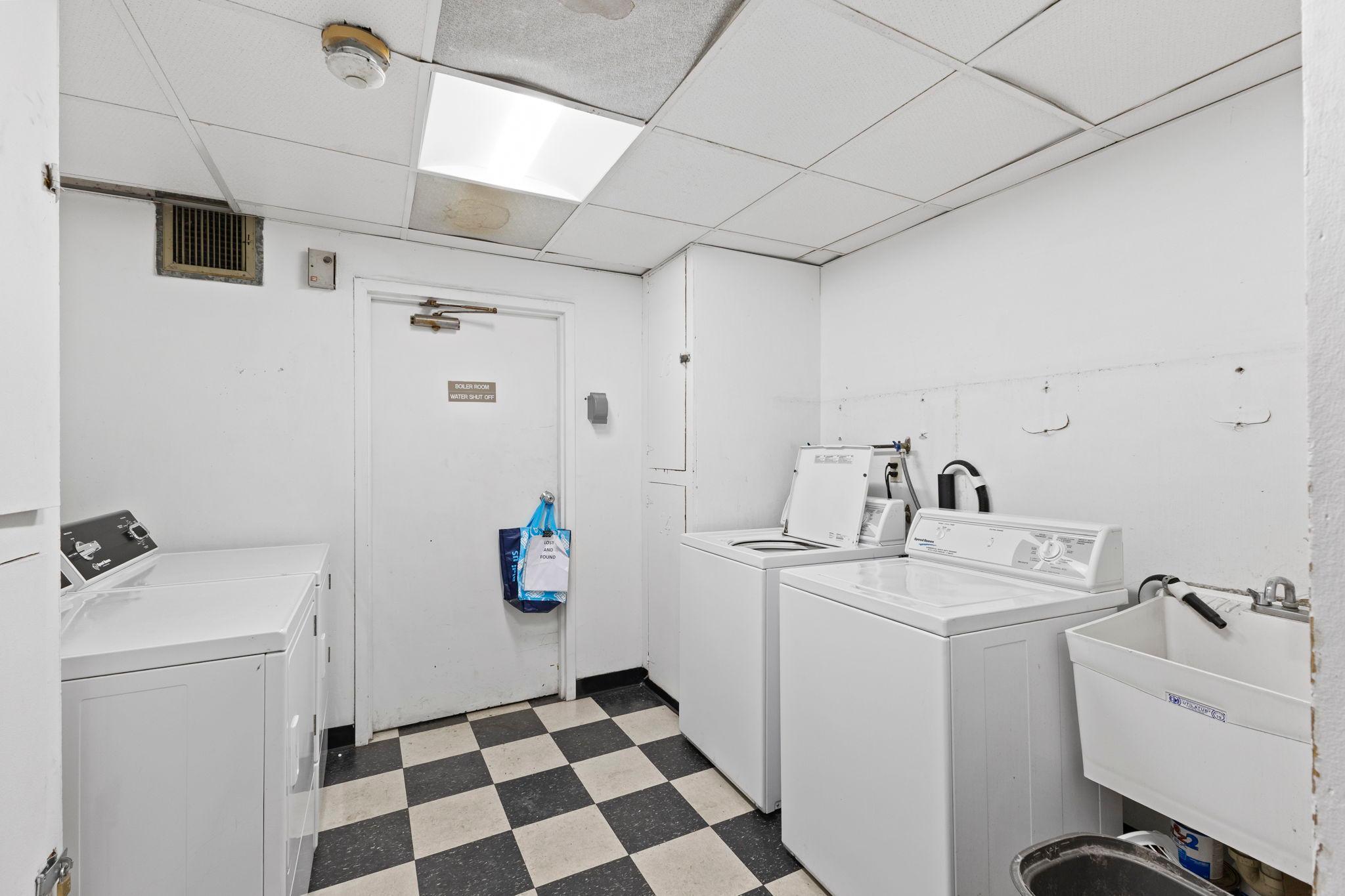 520 Ridgewood Avenue, Unit 4 Minneapolis, MN 55403 - Photo 16 of 25