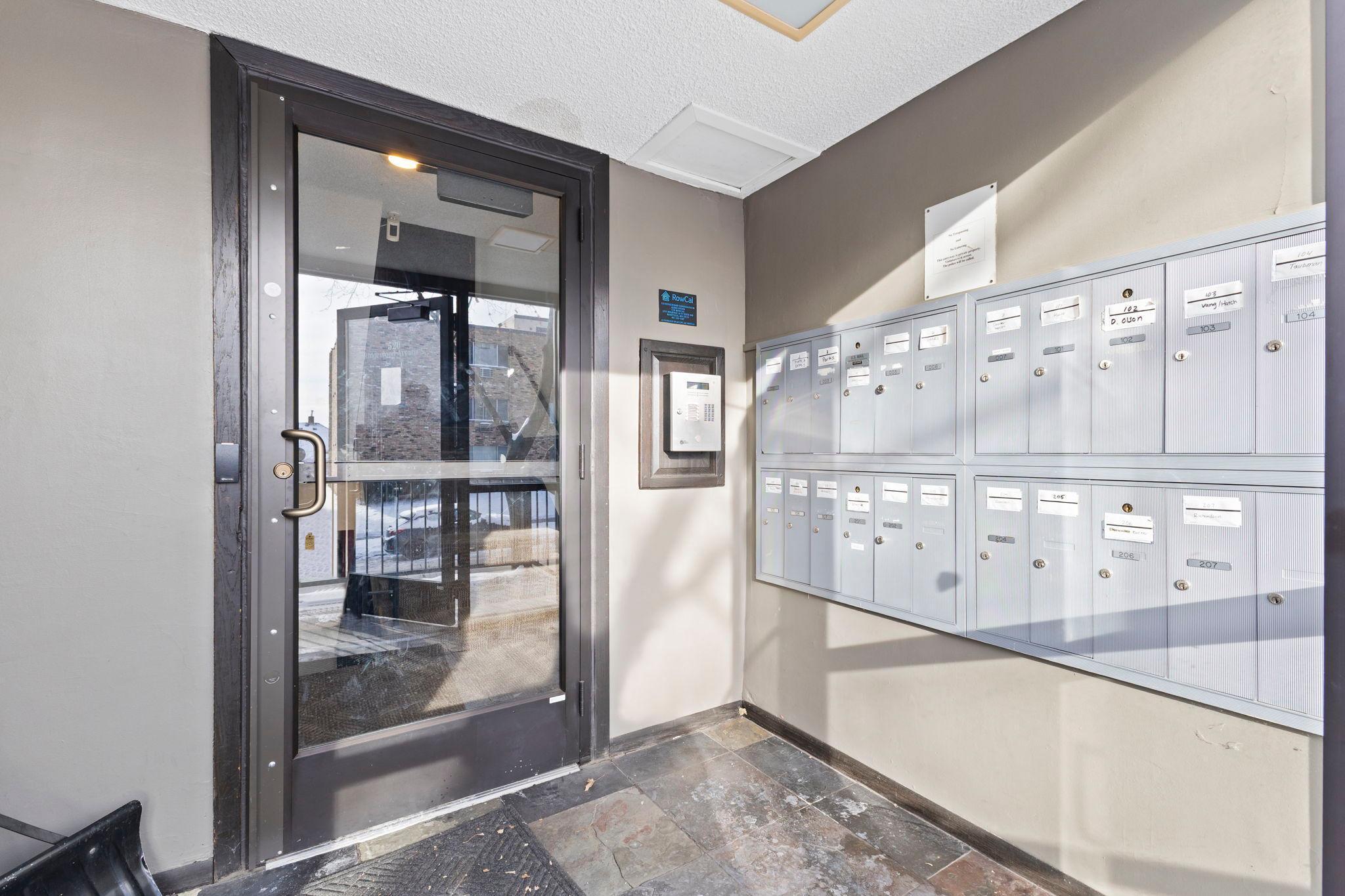 520 Ridgewood Avenue, Unit 4 Minneapolis, MN 55403 - Photo 18 of 25