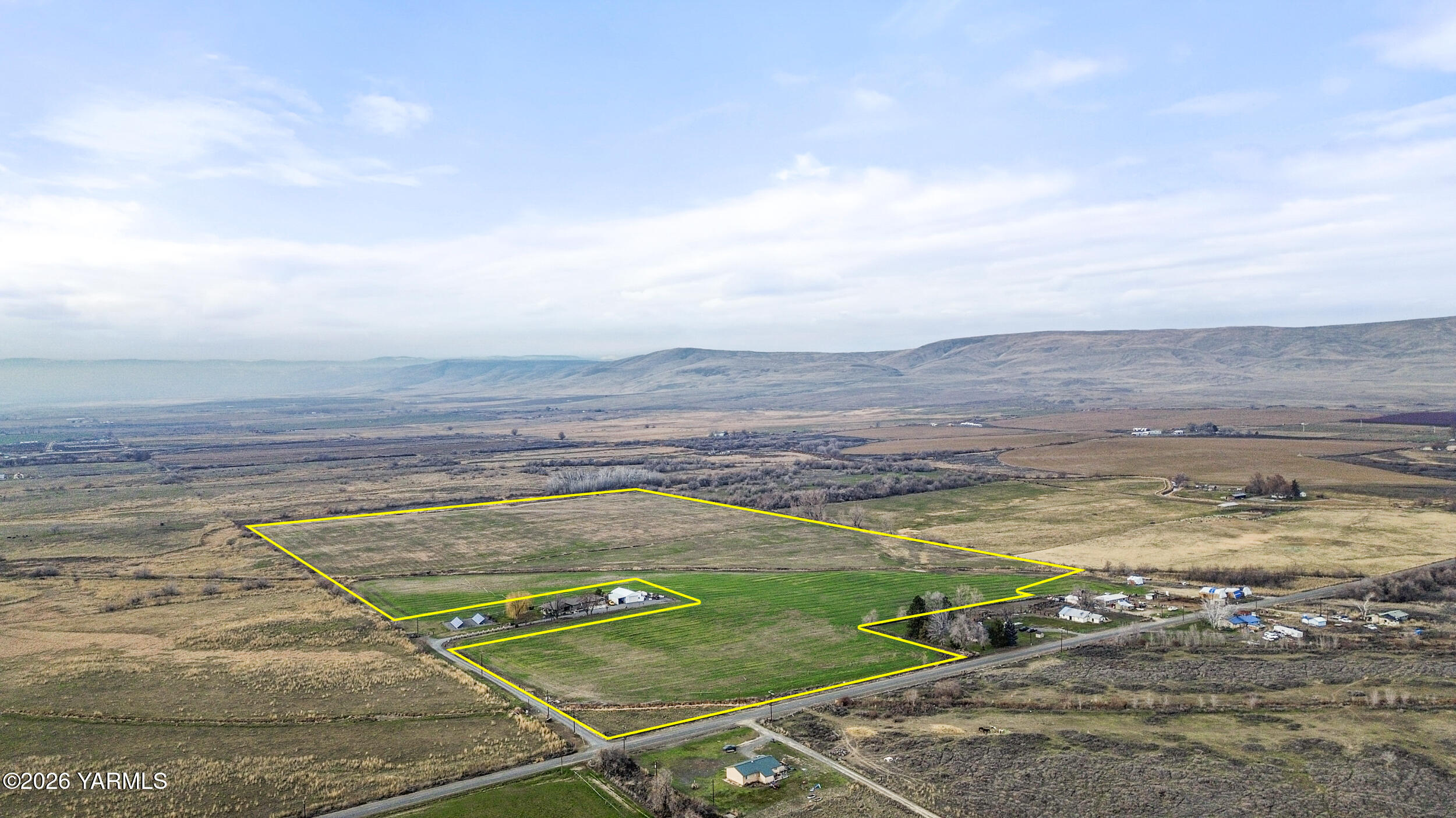 Nka Shields Road Wapato, WA 98951 - Photo 1 of 14 a view of an ocean and beach
