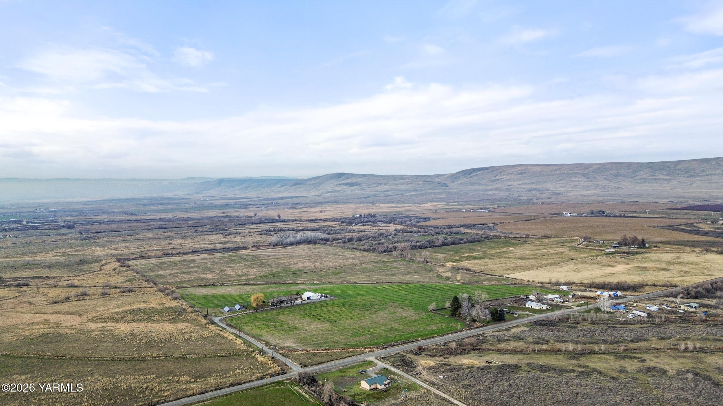 Nka Shields Road Wapato, WA 98951 - Photo 13 of 14 a view of an ocean and beach