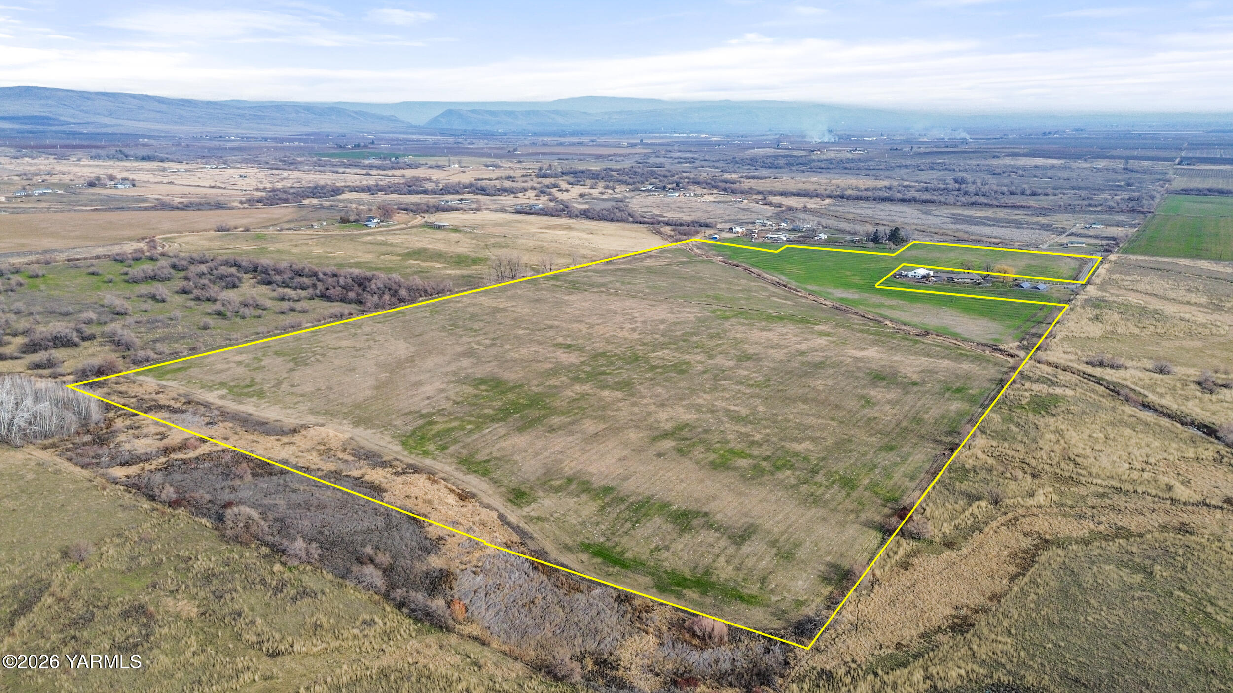 Nka Shields Road Wapato, WA 98951 - Photo 3 of 14 a view of an ocean and a beach