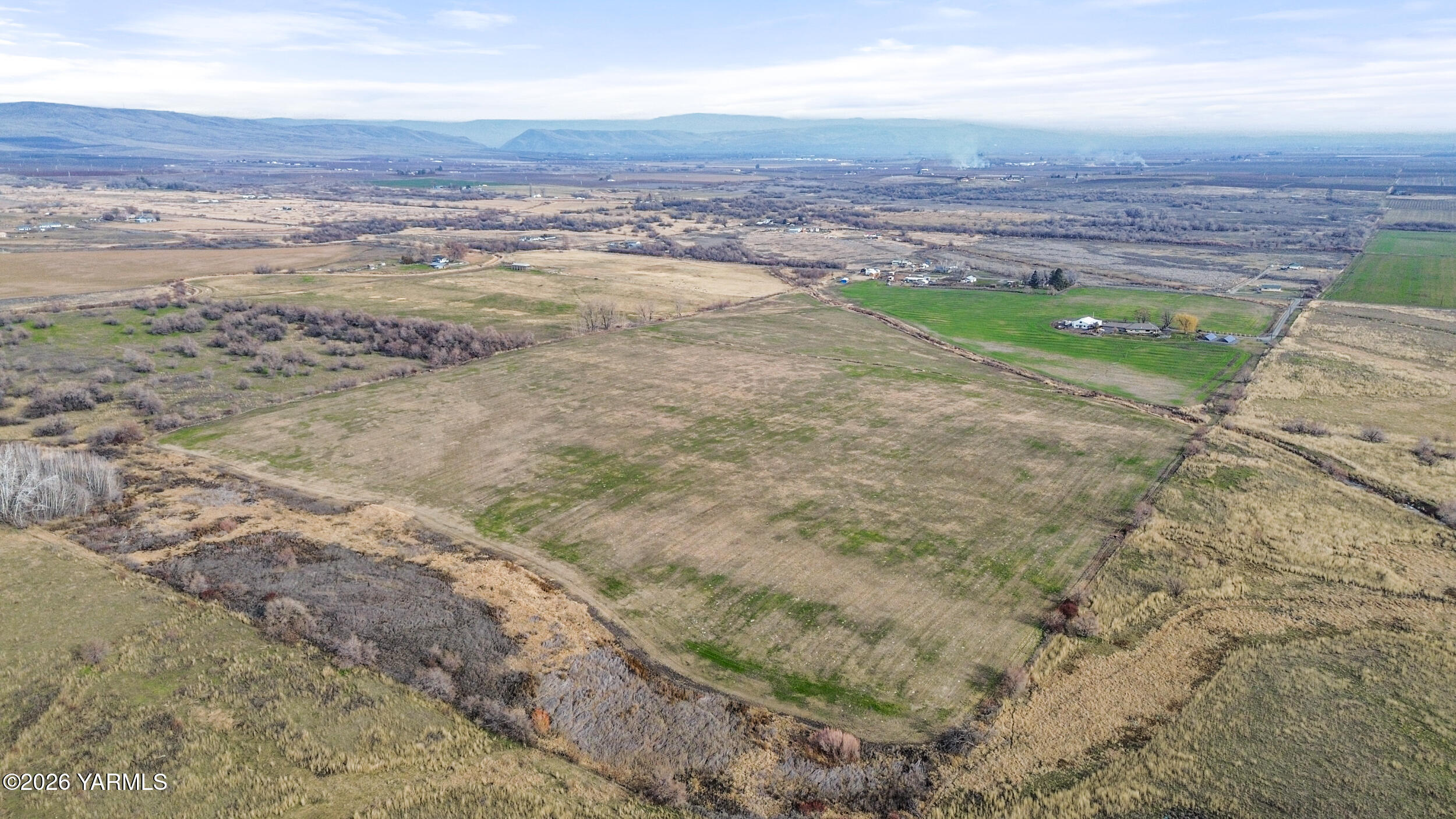 Nka Shields Road Wapato, WA 98951 - Photo 9 of 14 a view of an ocean beach and mountain
