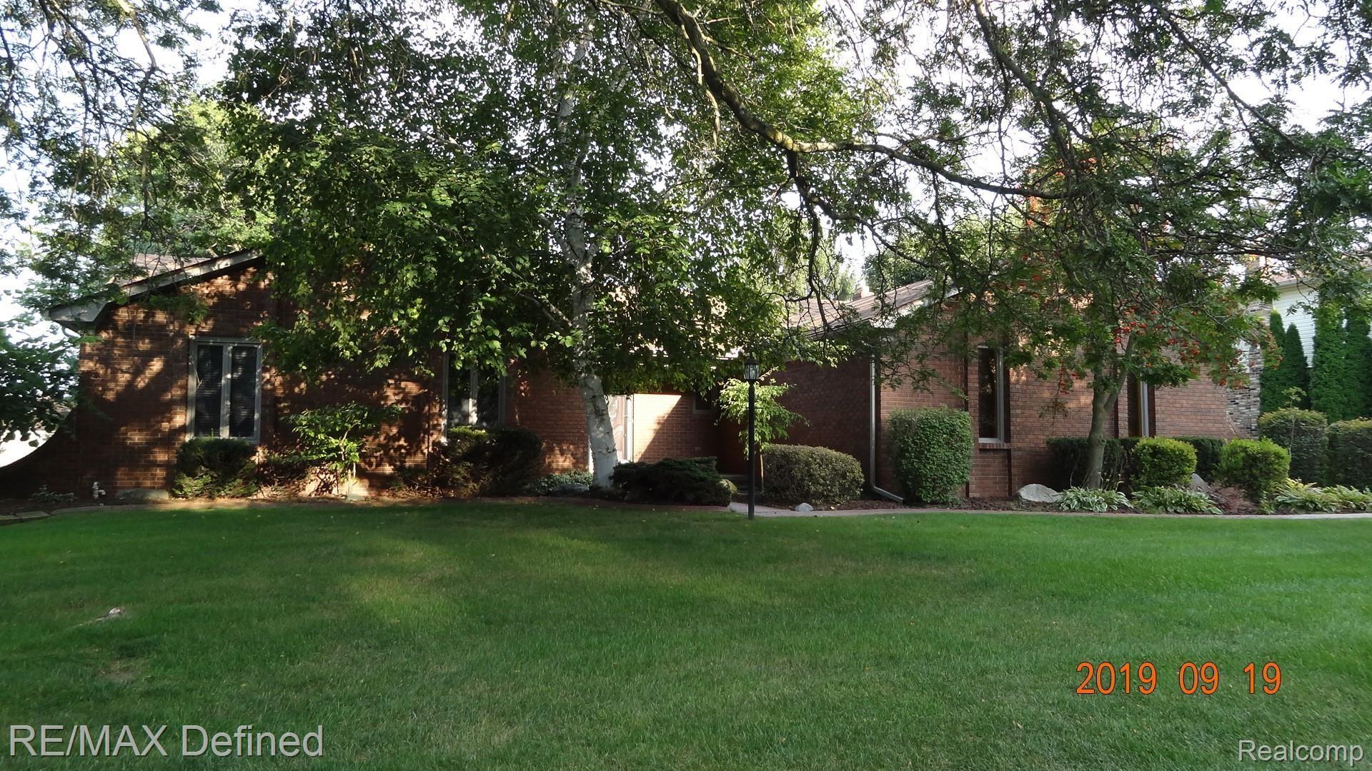 425 Lake Forest Road Rochester, MI 48309 - Photo 2 of 8 DSC09701.JPG
