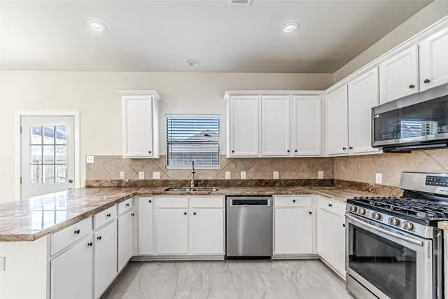 $2,490 | 18111 Hillock Glen Lane, Cypress, TX 77429