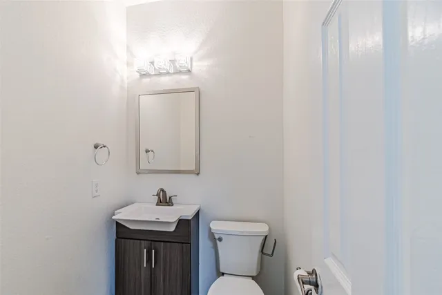 $2,490 | 18111 Hillock Glen Lane, Cypress, TX 77429