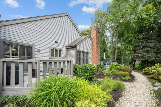 $749,000 | 28 Warrington Drive, Lake Bluff, IL 60044