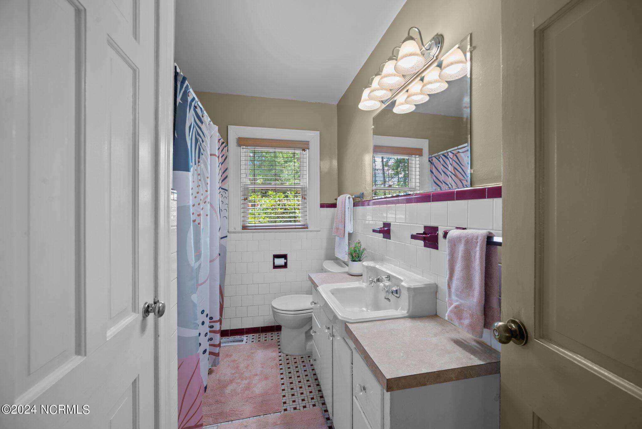 272 Fourth Street Ayden, NC 28513 - Photo 25 of 53 20-web-or-mls-DSC_6973