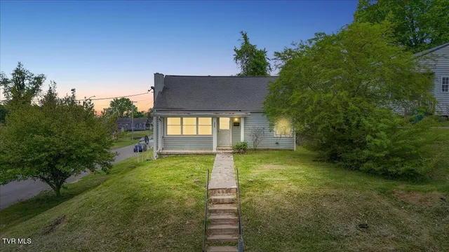 $185,000 | 800 Pearl Street, Bristol, VA 24201