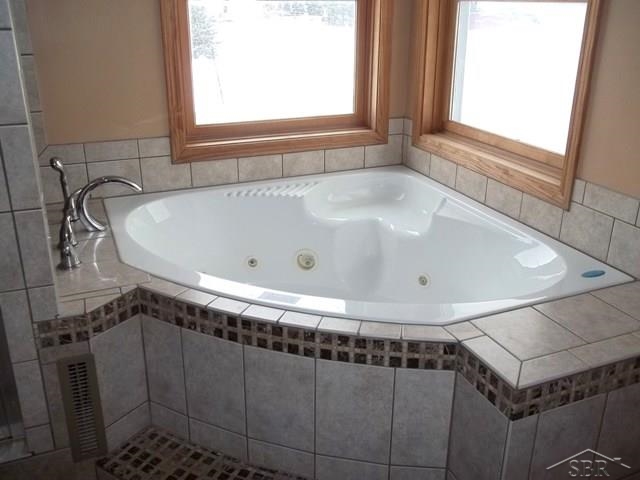 2144 North Graham Road Freeland, MI 48623 - Photo 6 of 36 31228470-5.JPG