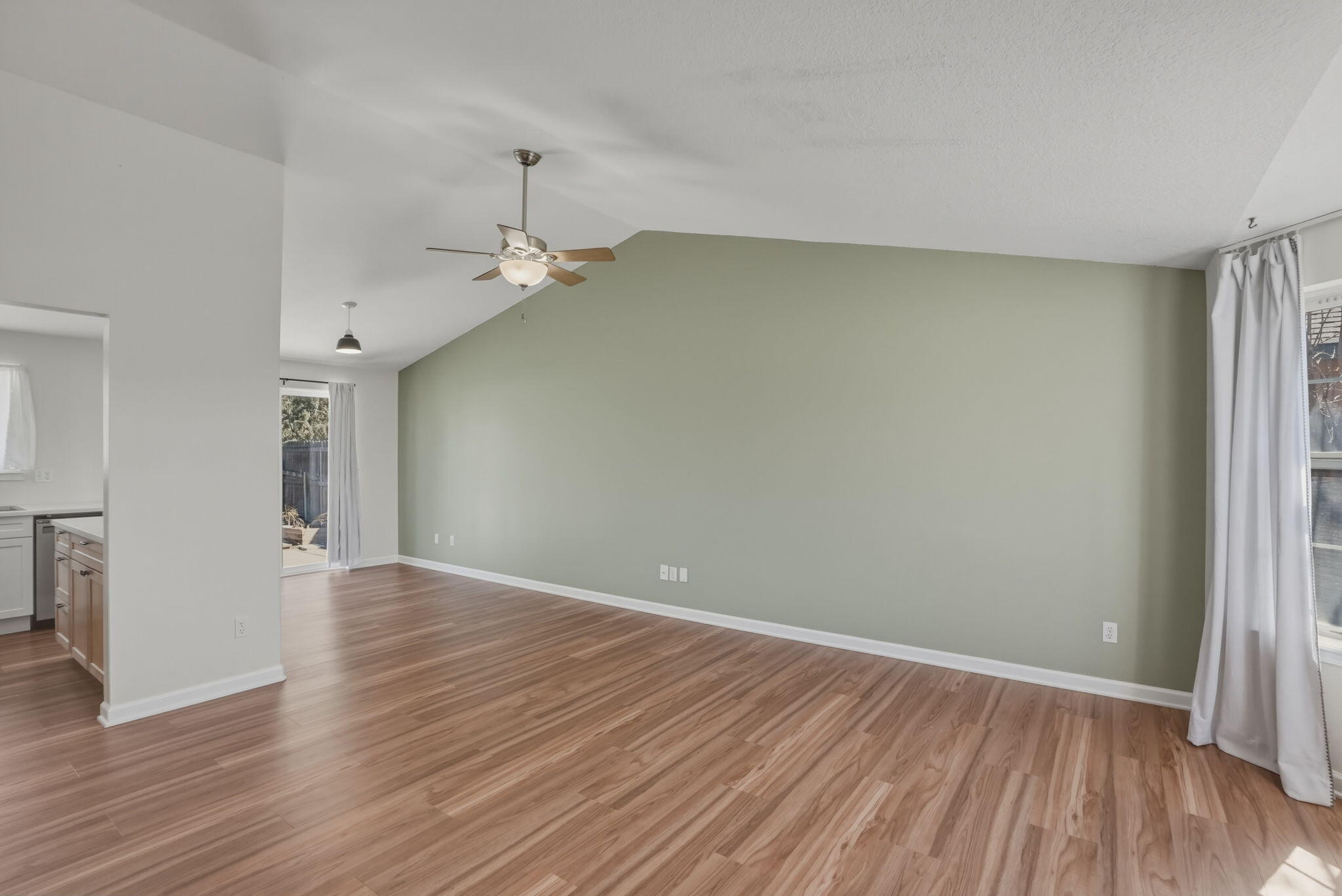 2004 Southwest 29th Street Redmond, OR 97756 - Photo 13 of 37 20-web-or-mls-Riley_Visuals_020