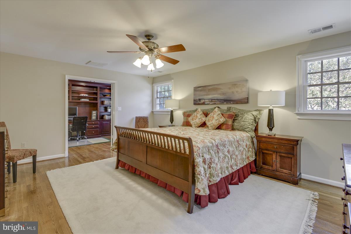 9904 Hall Road Potomac, MD 20854 - Photo 14 of 29 Bath (Master)