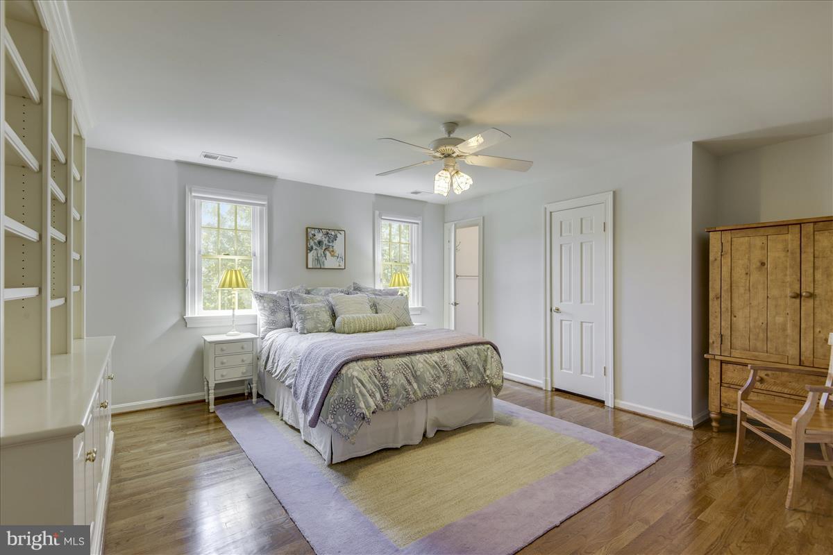 9904 Hall Road Potomac, MD 20854 - Photo 17 of 29 Bedroom