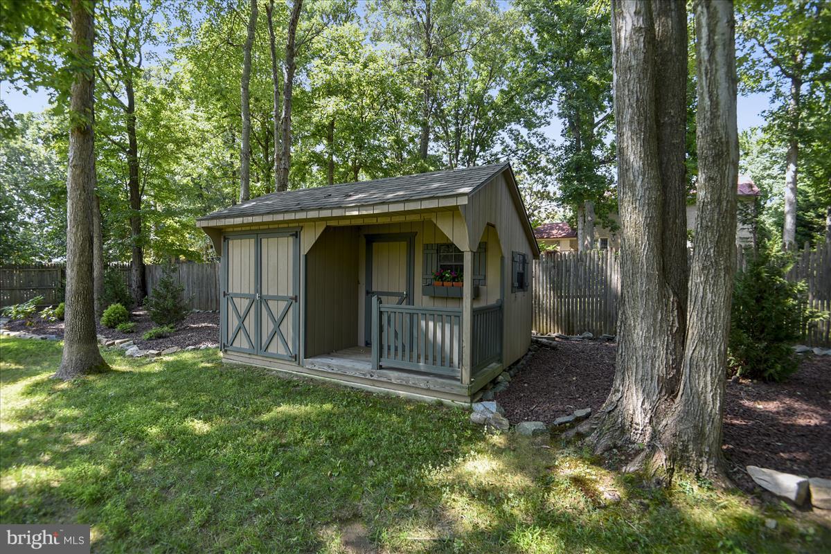 9904 Hall Road Potomac, MD 20854 - Photo 27 of 29 Playhouse