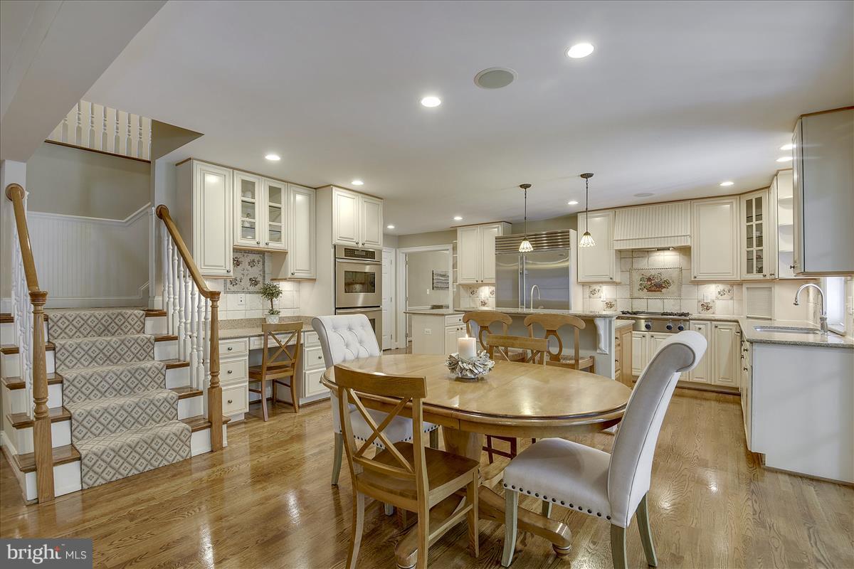 9904 Hall Road Potomac, MD 20854 - Photo 4 of 29 Breakfast Area