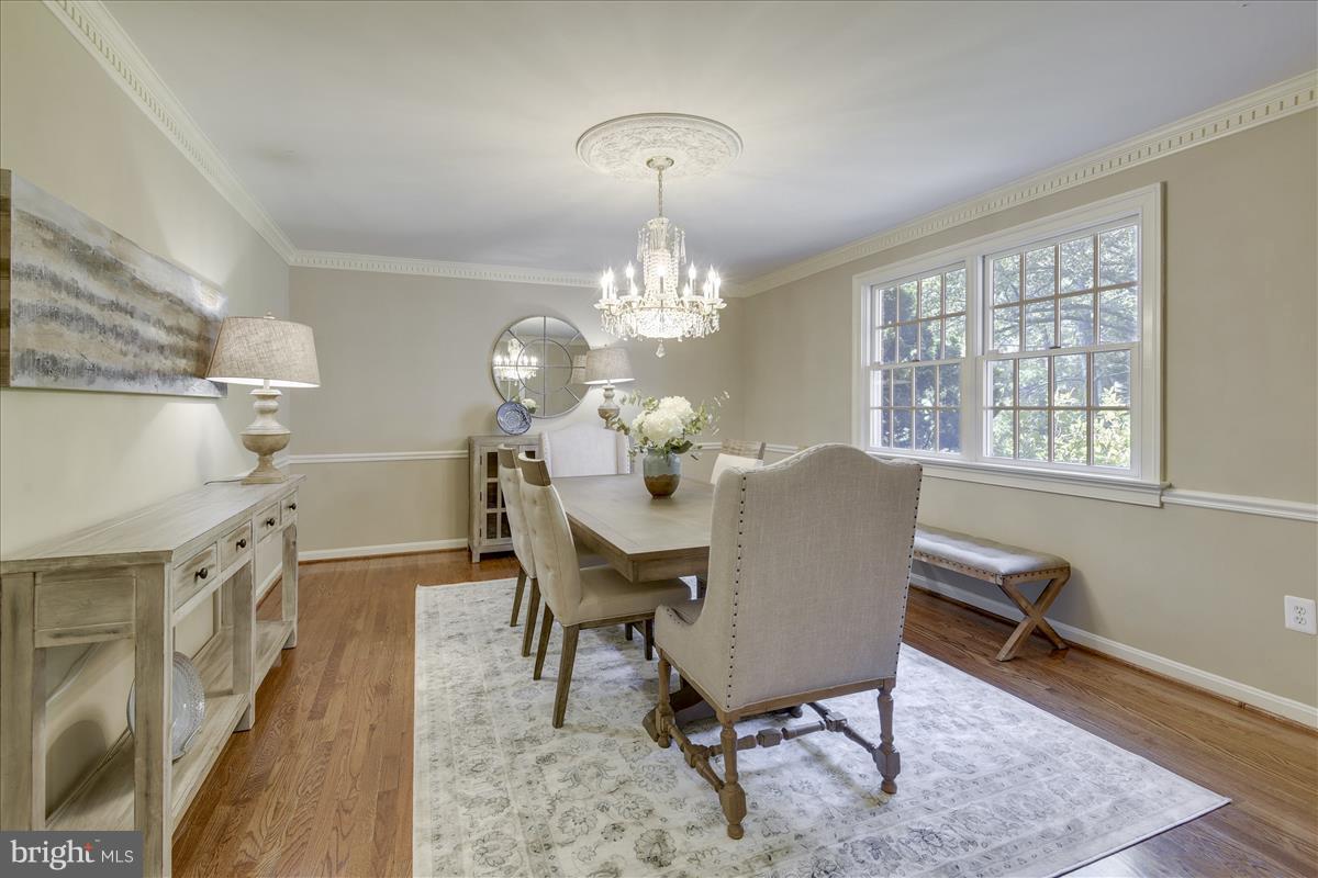 9904 Hall Road Potomac, MD 20854 - Photo 7 of 29 Dining Room