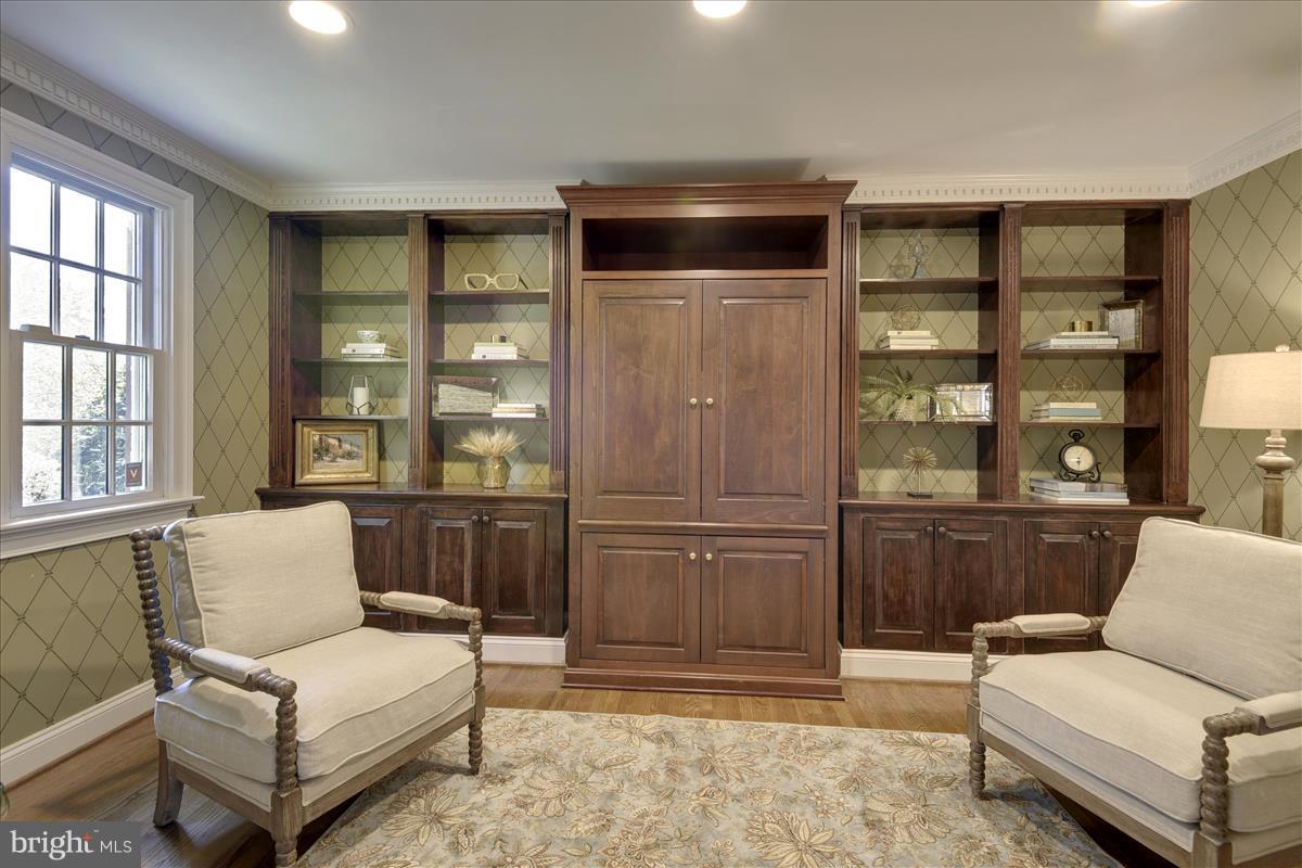 9904 Hall Road Potomac, MD 20854 - Photo 10 of 29 Study