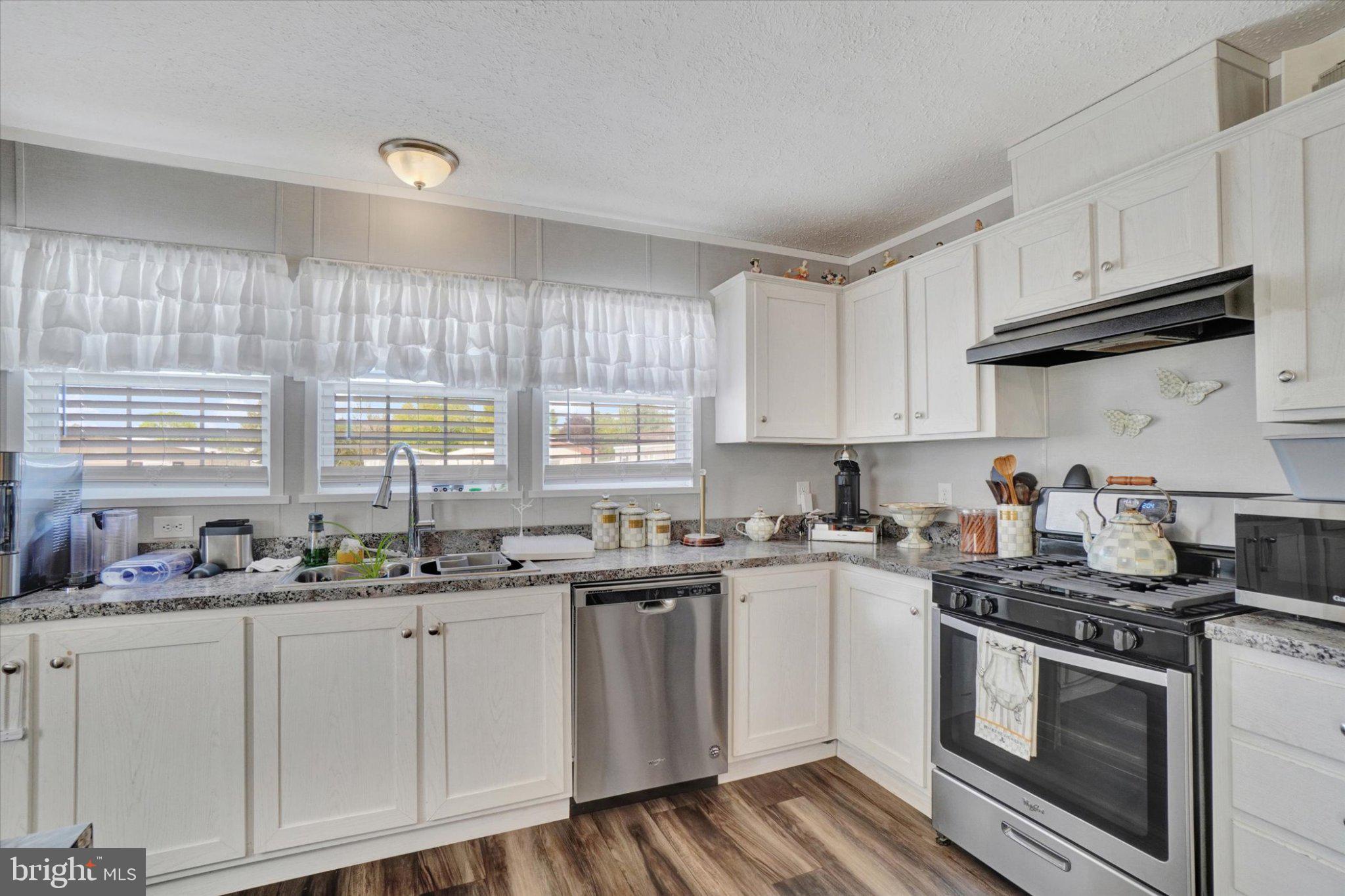 284 B Street York, PA 17408 - Photo 11 of 25 Bright and inviting modern kitchen.