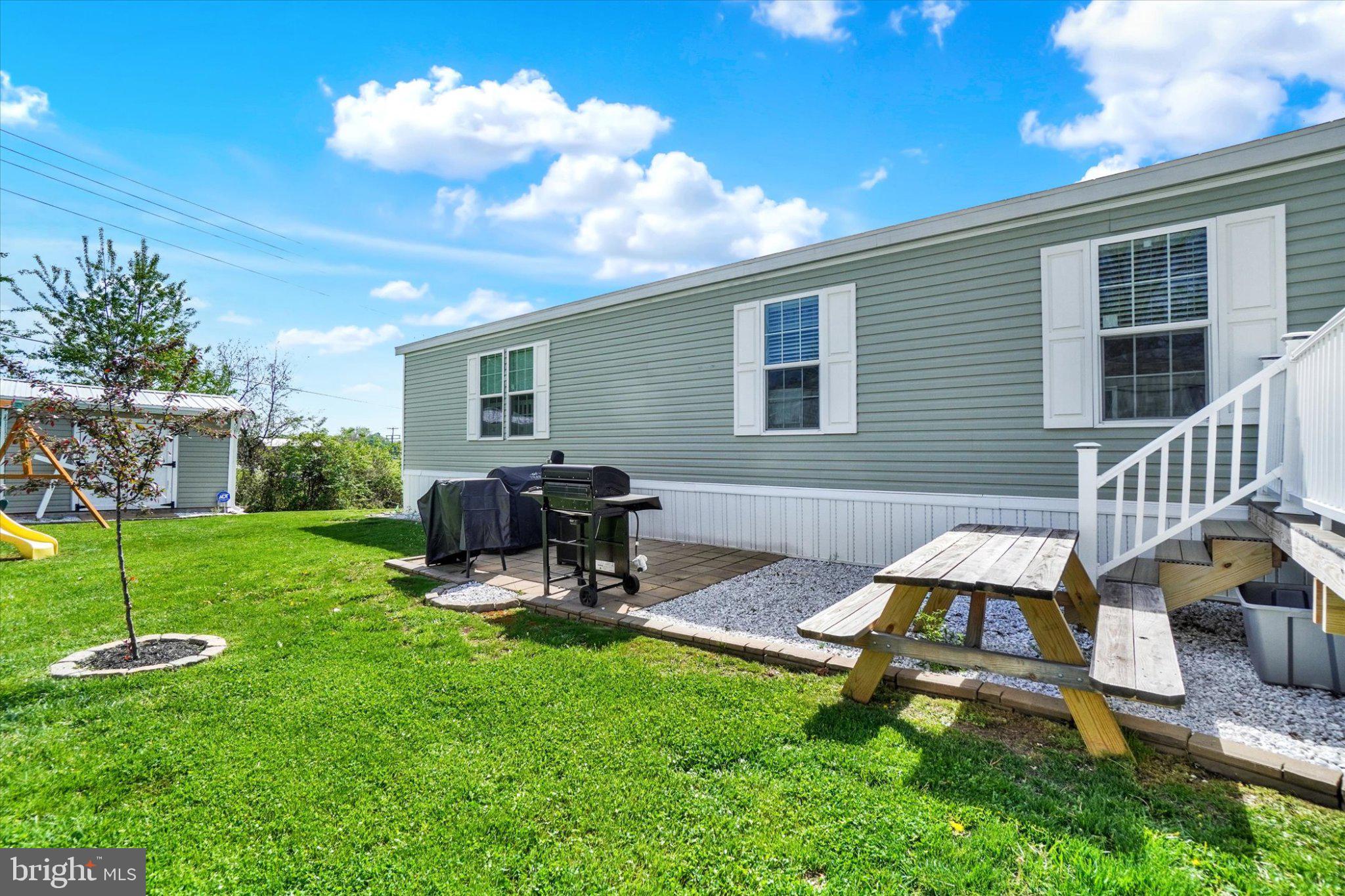 284 B Street York, PA 17408 - Photo 4 of 25 Charming home with inviting outdoor space.