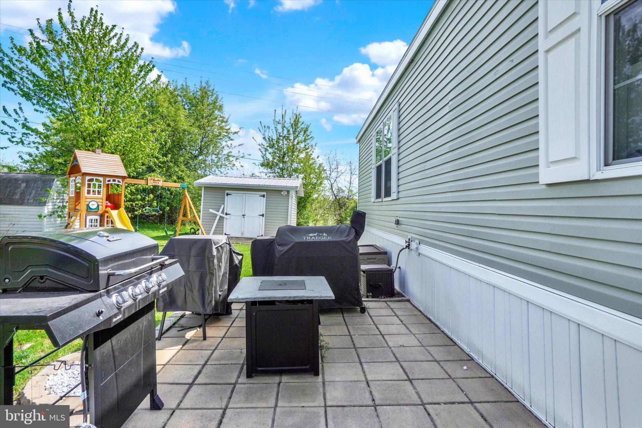284 B Street York, PA 17408 - Photo 6 of 25 Sunny patio with grilling space.