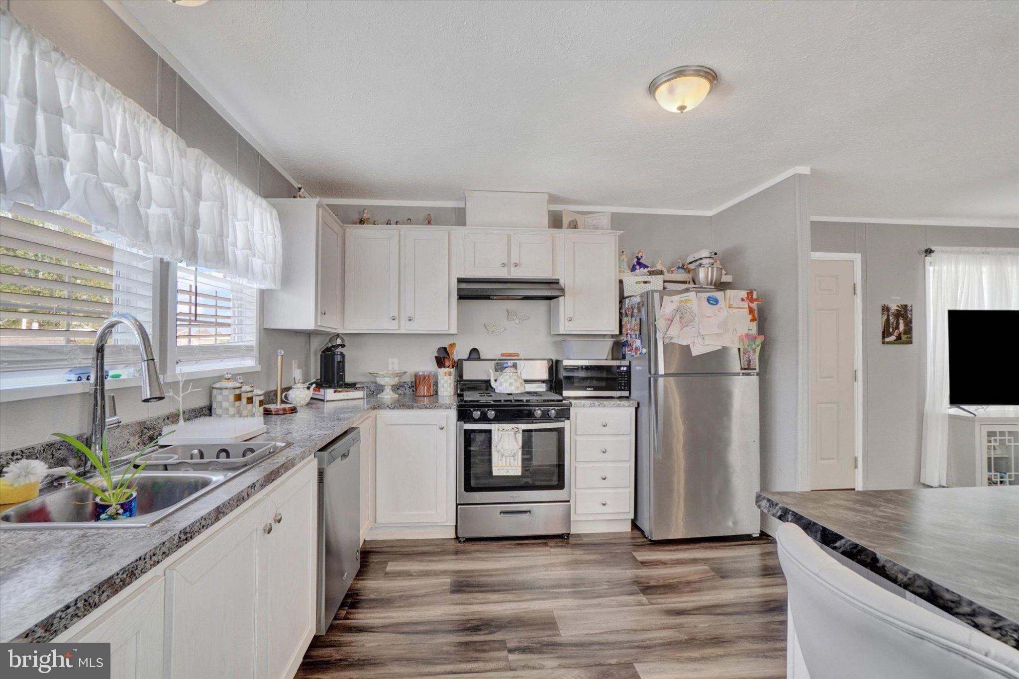 284 B Street York, PA 17408 - Photo 10 of 25 Bright and inviting modern kitchen.