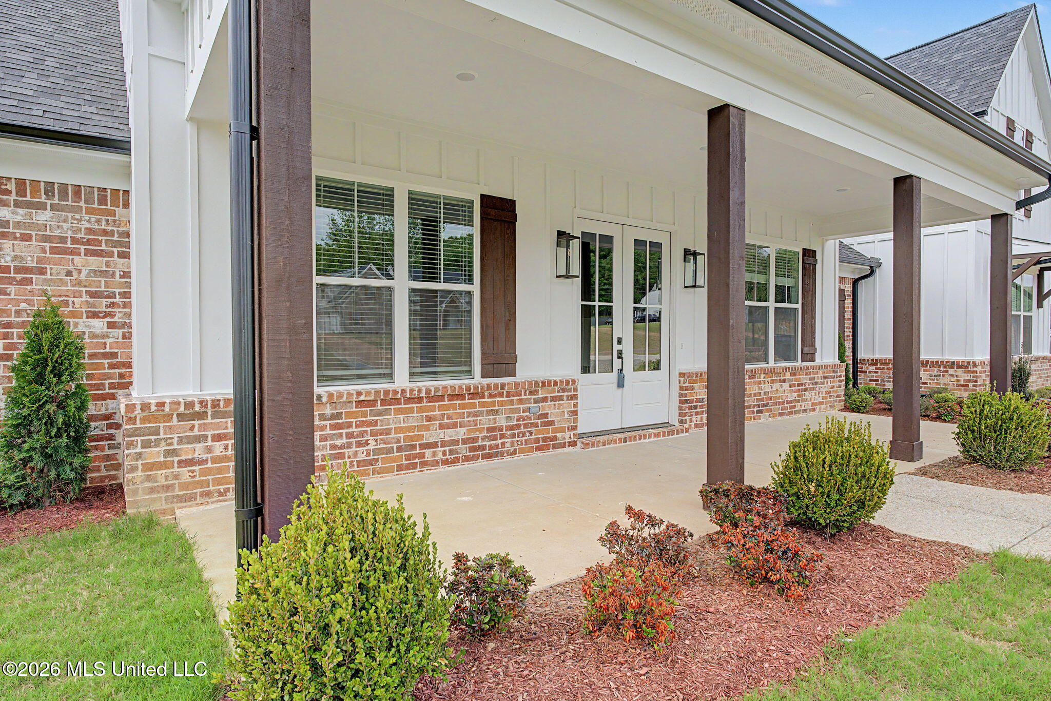 2401 Lauren Way Hernando, MS 38632 - Photo 4 of 34 Front Porch