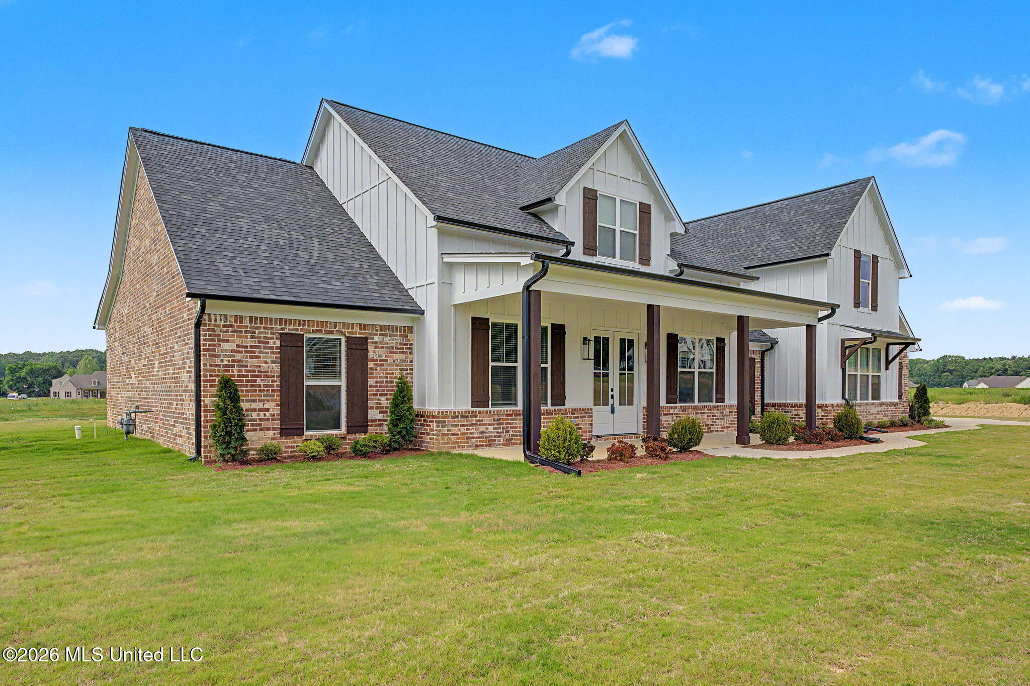 2401 Lauren Way Hernando, MS 38632 - Photo 5 of 34 Front Side View