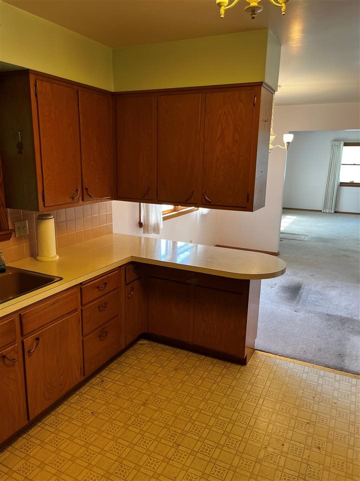 2405 Hickory Grove Road Davenport, IA 52804 - Photo 5 of 6 Gallery Image 5