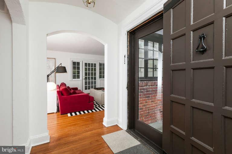 1107 Harriton Road Baltimore, MD 21210 - Photo 9 of 30