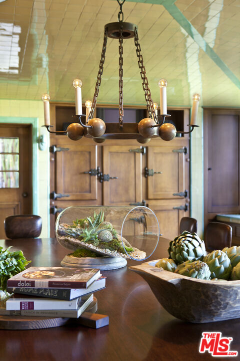 2400 Inverness Avenue Los Angeles, CA 90027 - Photo 12 of 18 a room with gym equipment