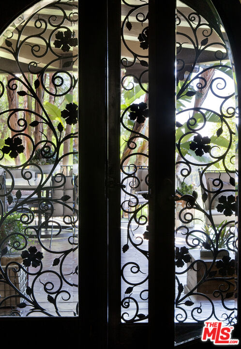 2400 Inverness Avenue Los Angeles, CA 90027 - Photo 13 of 18