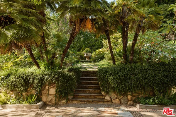 $9,985,000 | 2400 Inverness Avenue, Los Angeles, CA 90027