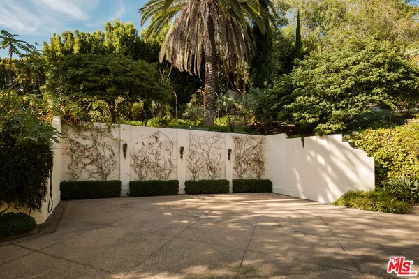 $9,985,000 | 2400 Inverness Avenue, Los Angeles, CA 90027