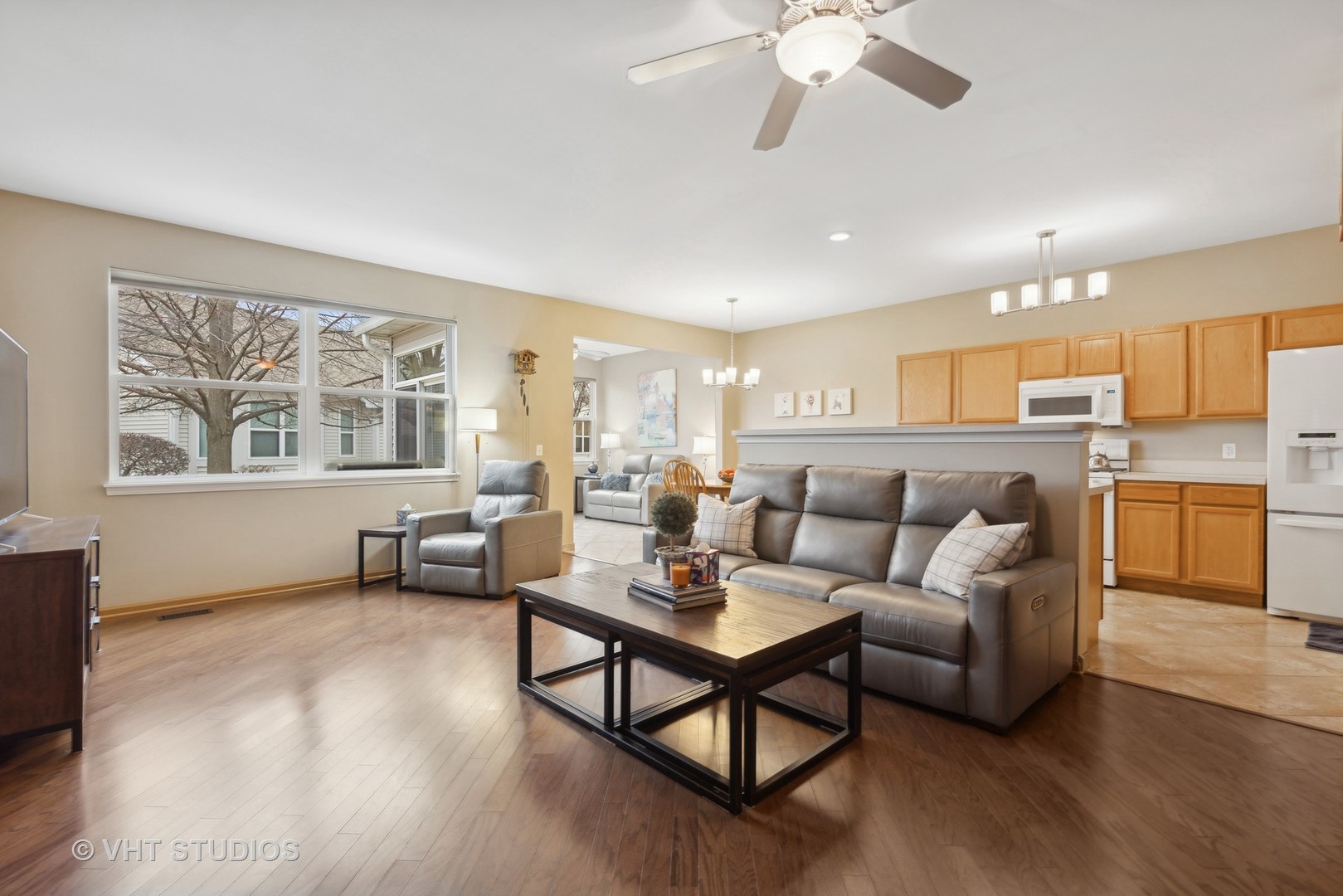 640 Empire Way Romeoville, IL 60446 - Photo 2 of 30 Gallery Image 2