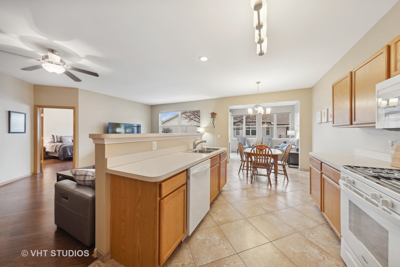 640 Empire Way Romeoville, IL 60446 - Photo 5 of 30 Gallery Image 5