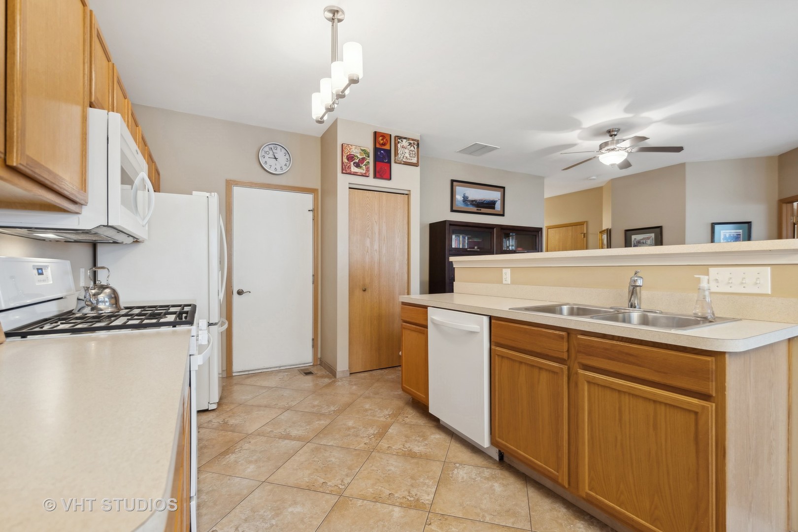 640 Empire Way Romeoville, IL 60446 - Photo 6 of 30 Gallery Image 6