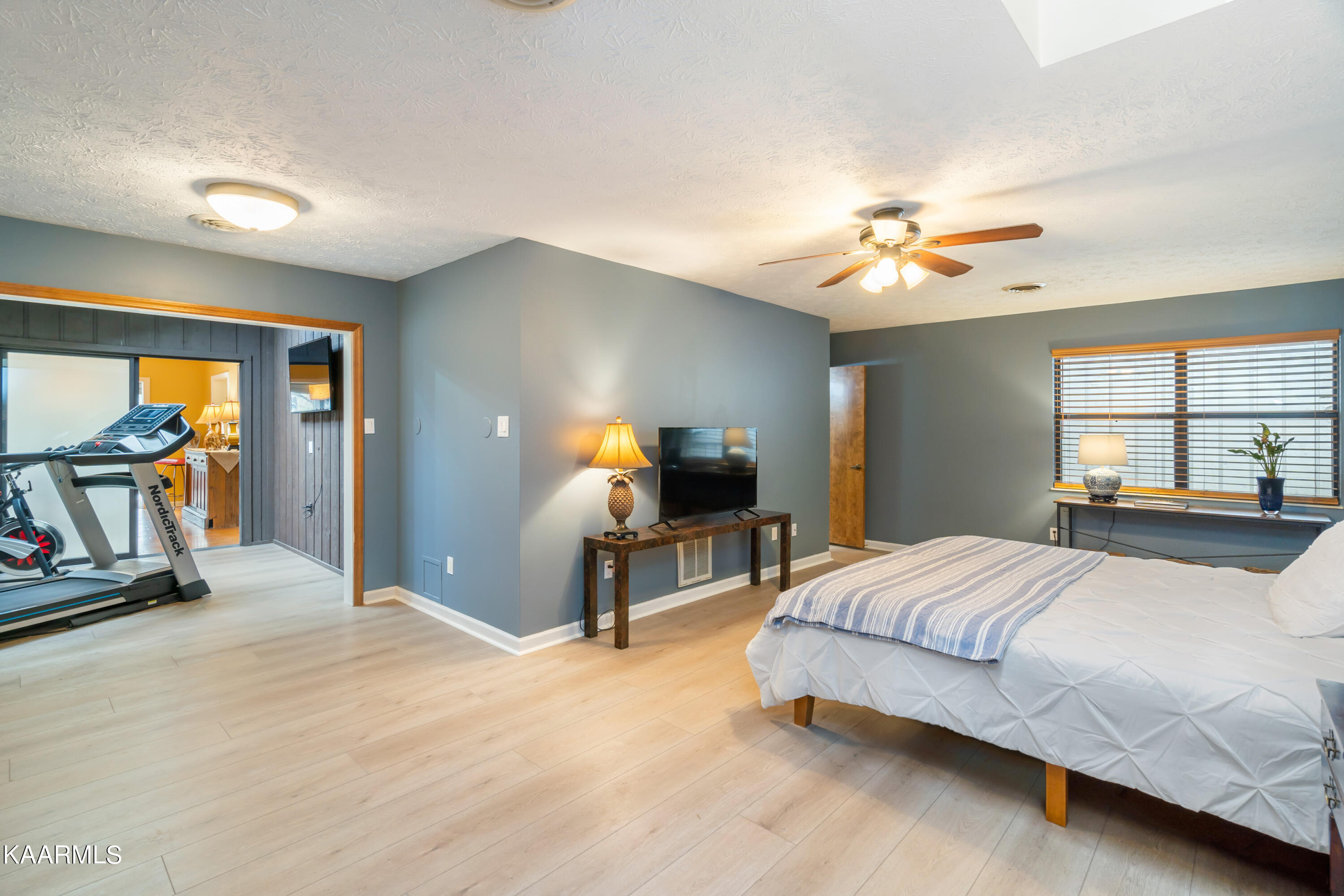 140 Grandcove Lane Oak Ridge, TN 37830 - Photo 21 of 36 140 Grandcove Lane-29-1